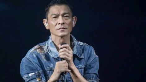 杨坤diss刘德华，他是不是飘了回应刘德华唱中国人的视频刘德华2018香港演唱会失声，你怎么看 口红